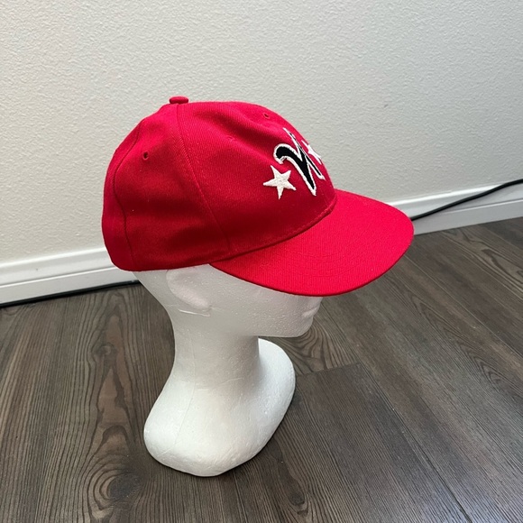 OTTO Red Cap with White Label - Picture 4 of 11